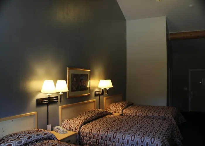 Moose Creek & Hotel 2*