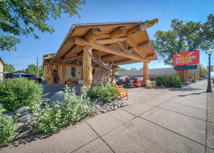 Hotel Moose Creek &