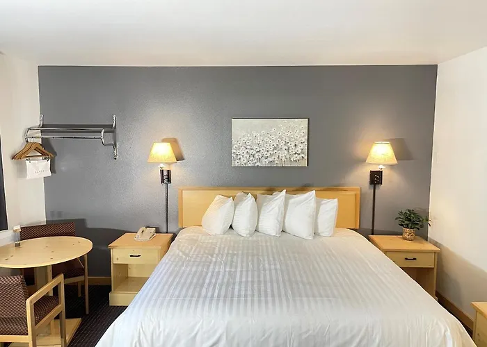 Moose Creek & Hotel 2*