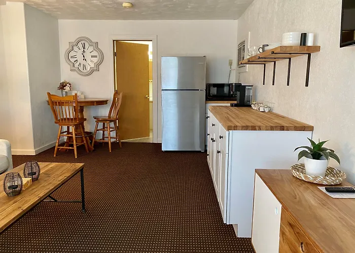Moose Creek & Hotel 2*